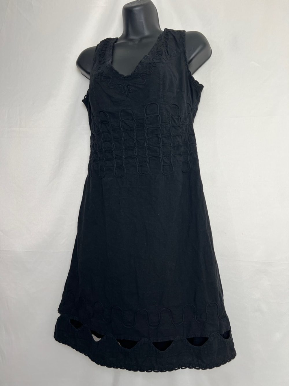 Black Sleeveless V-Neck Embroidered Dress - Picture 3 of 6